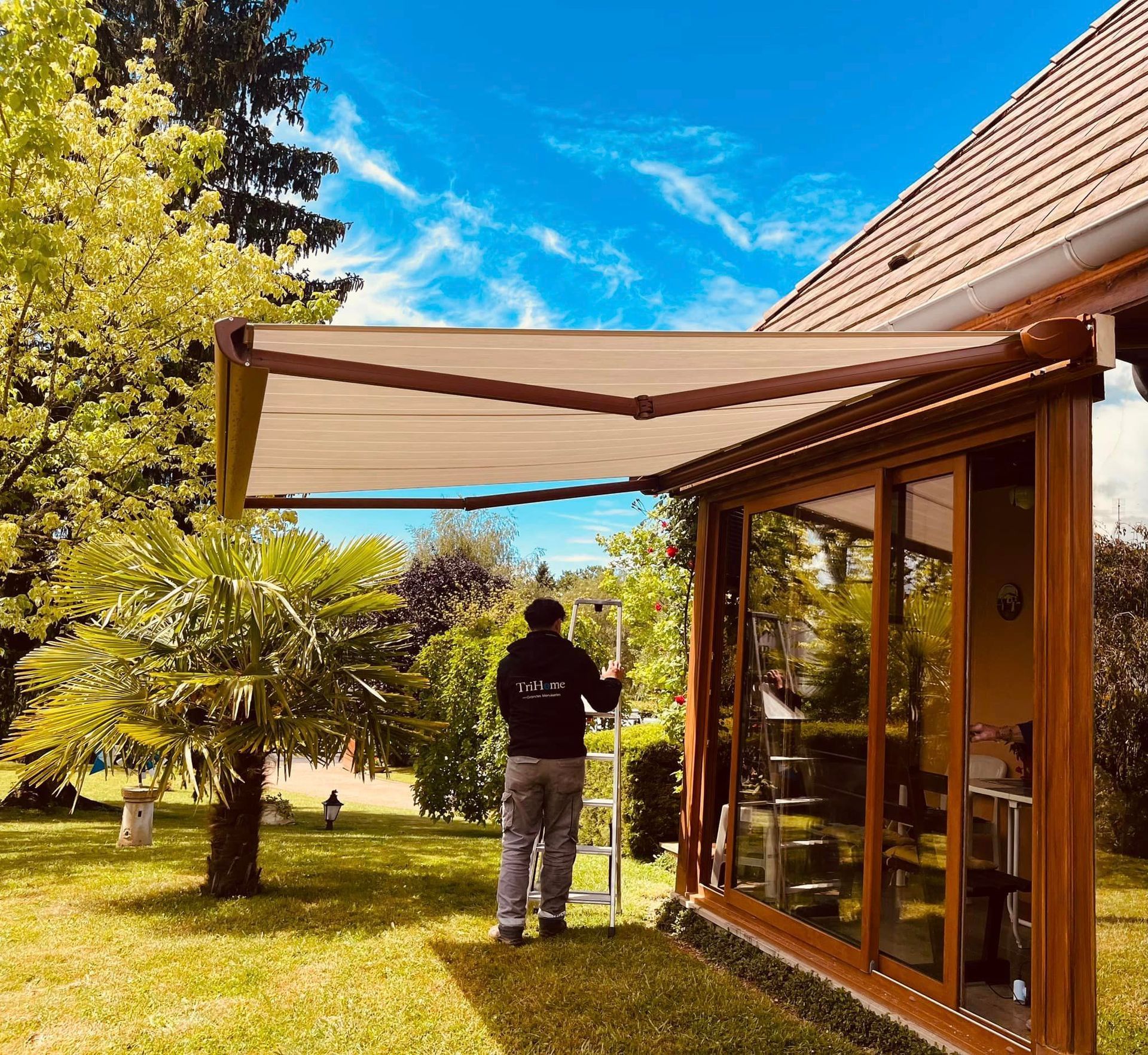 Superbe store banne by TRIHOME Menuiseries