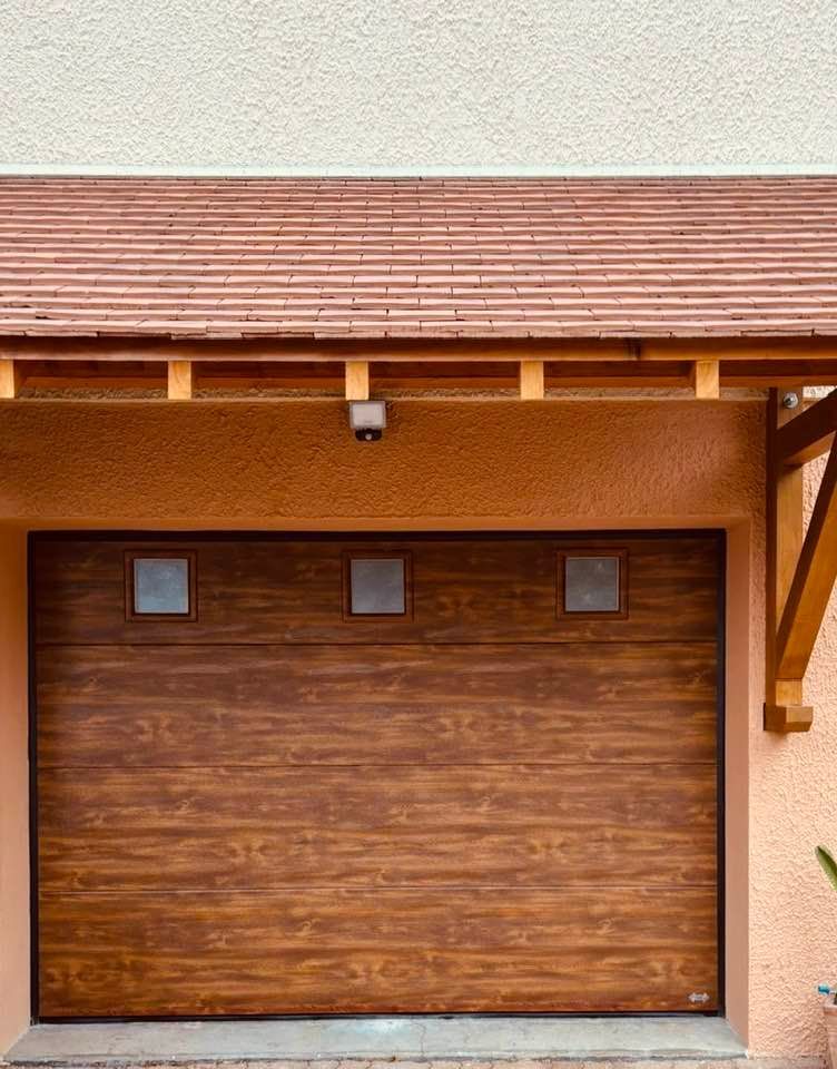 Porte de garage autoportée by Trihome Menuiseries ( 71)