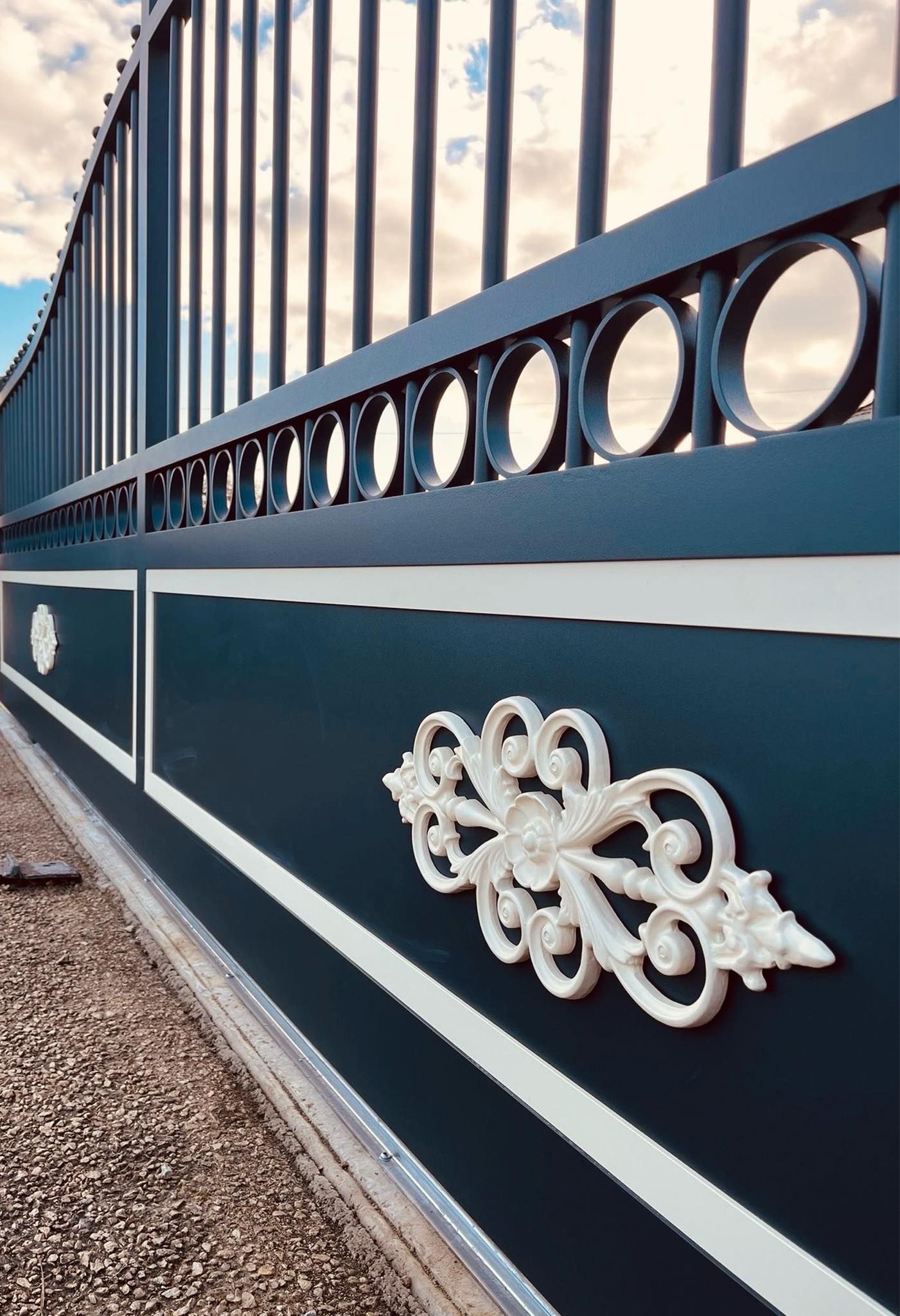 Magnifique portail alu by Trihome Menuiseries (71) , modèle ClassAlu de Bredok