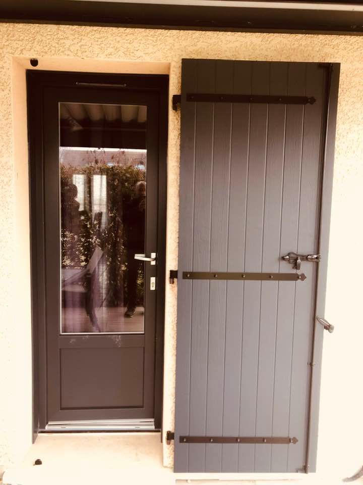 Volets battants en fibre de verre by Trihome Menuiseries