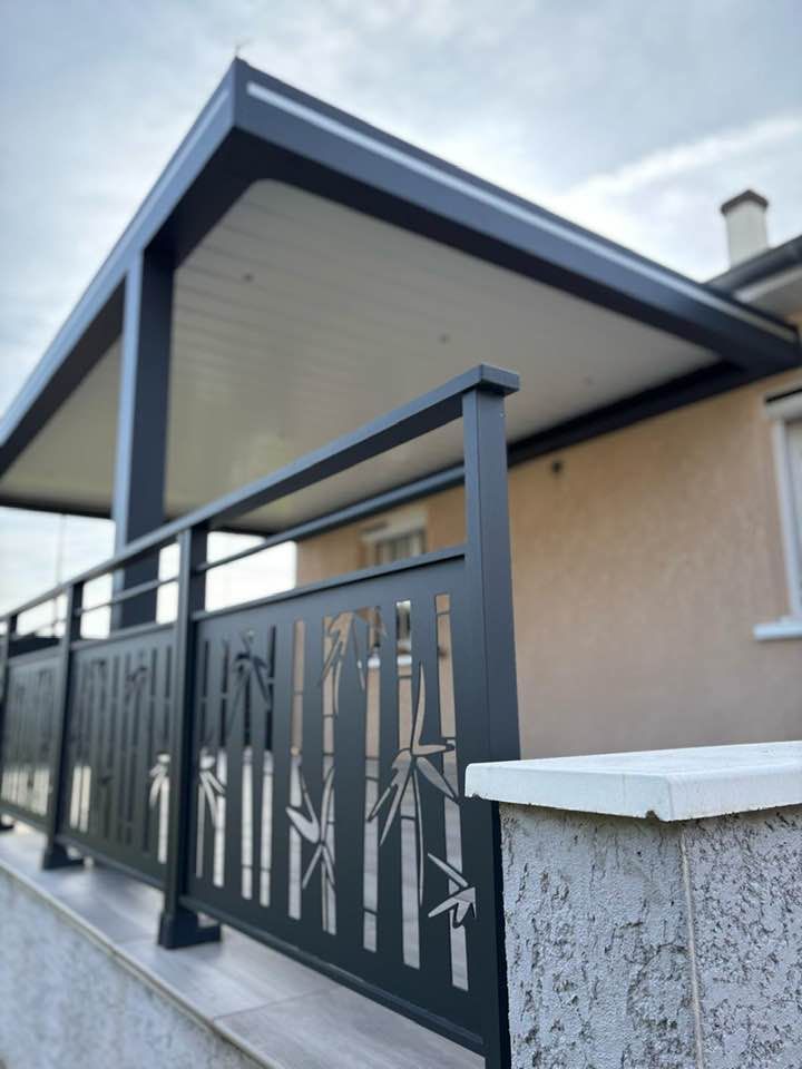 A Sornay (71) …
Installation finalisée de cette magnifique pergola bioclimatique sur mesure
Option leds intégrée aux lames !