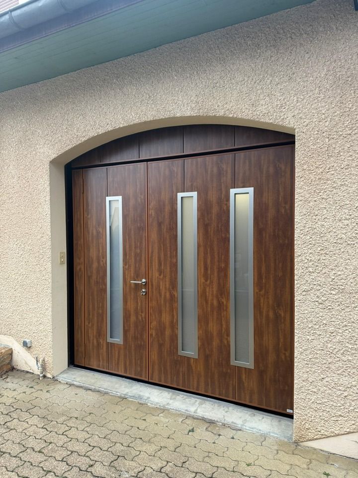 Porte de garage by Trihome Menuiseries -71