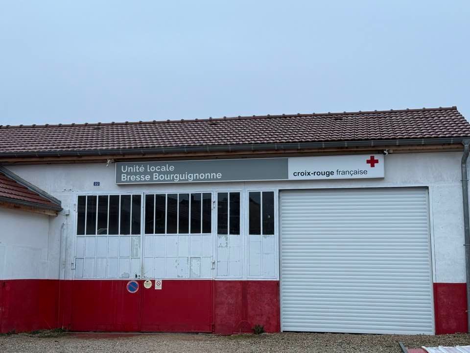 Nouvelle porte de garage enroulable pour la Croix Rouge Française de St Germain du Bois