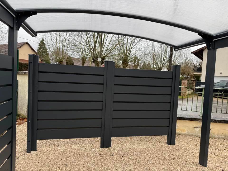 Carport sur mesure 100% Alu avec occultants persiennes latéraux !