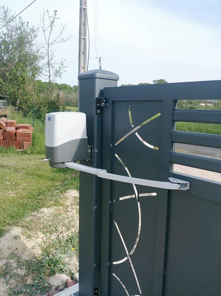 Portail sur mesure Trihome à SAGY, en Bresse bourguignonne