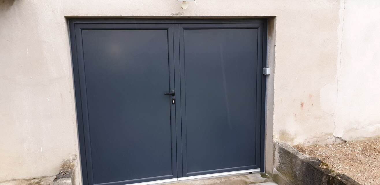Porte de garage réalisation Trihome
