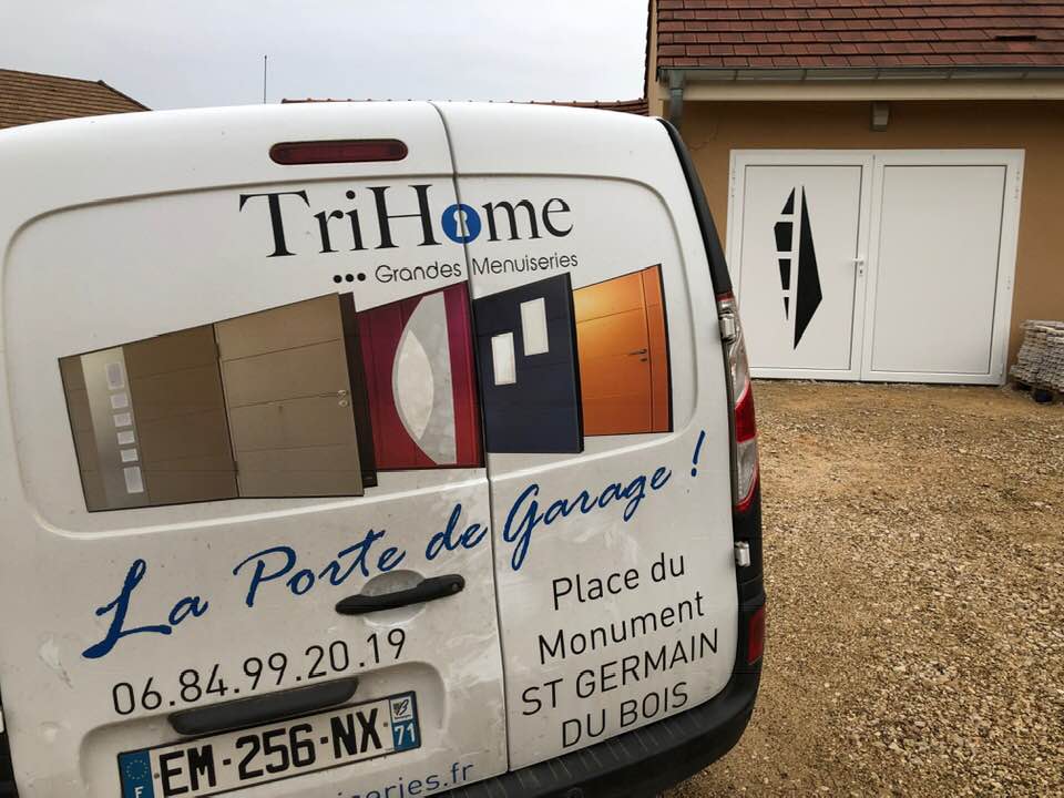 Porte de garage réalisation Trihome