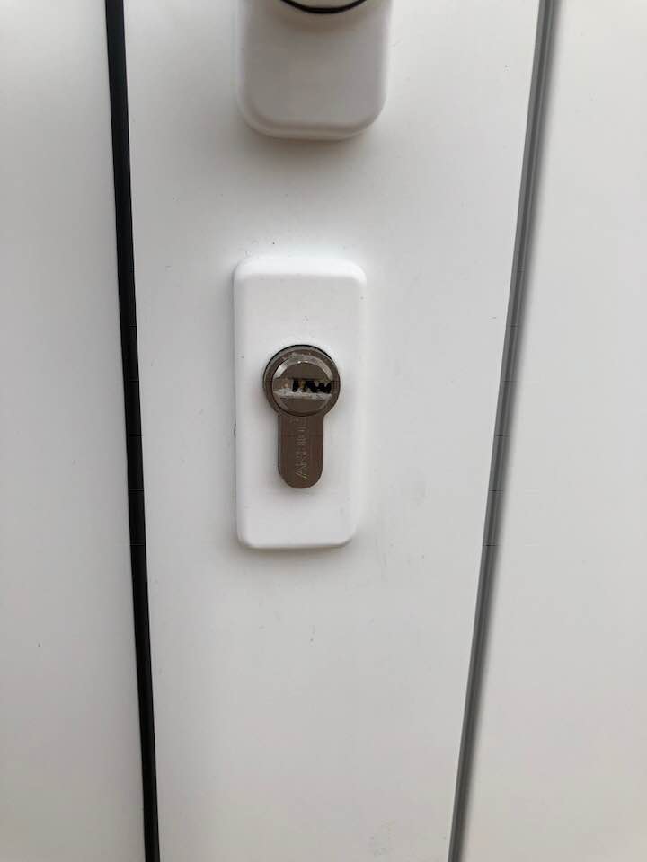 Porte de garage réalisation Trihome