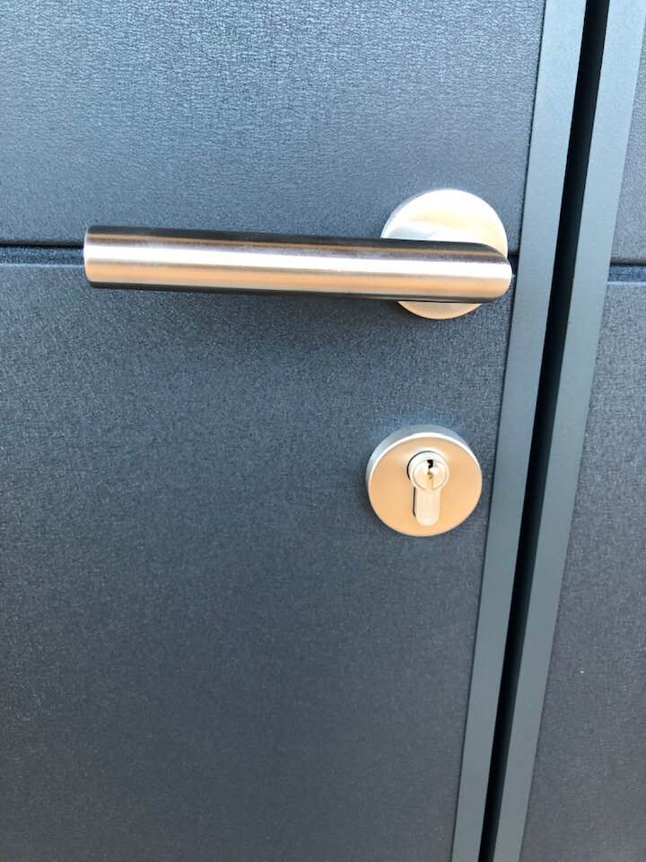 Porte de garage réalisation Trihome