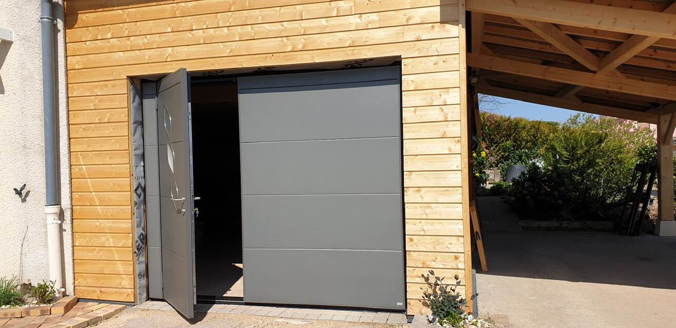 Porte de garage réalisation Trihome