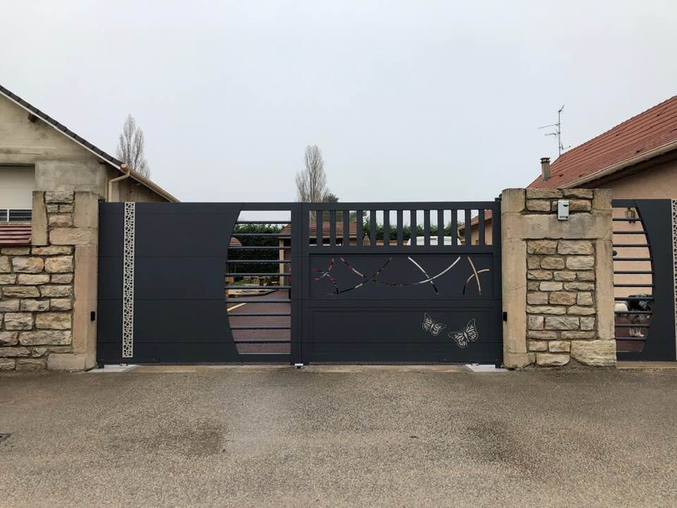 Porte de garage réalisation Trihome