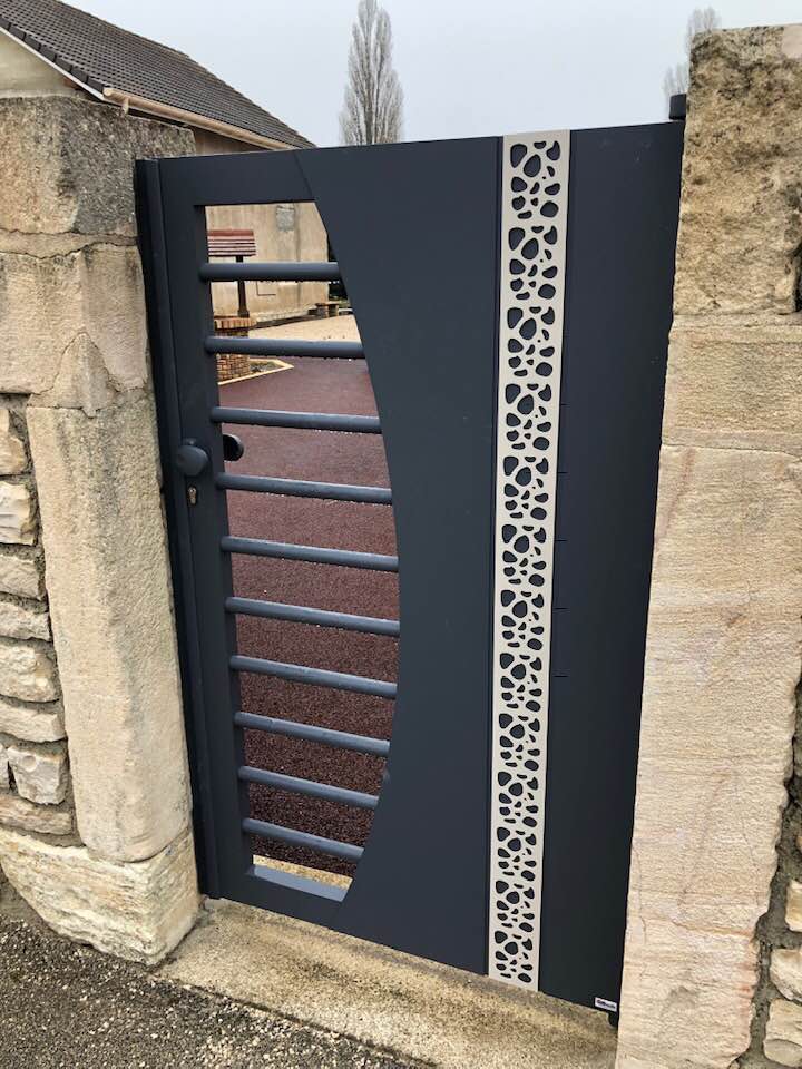 Porte de garage réalisation Trihome