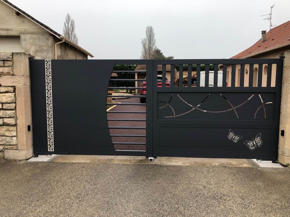 Porte de garage réalisation Trihome