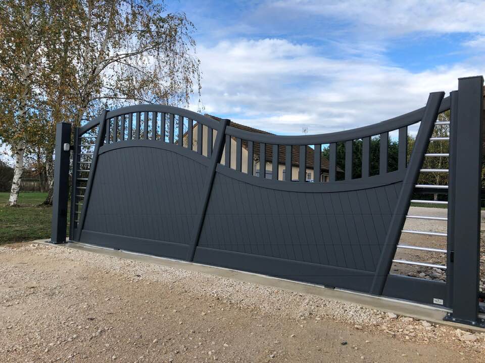 Porte de garage réalisation Trihome