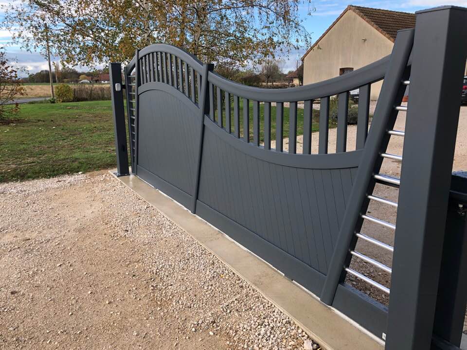 Porte de garage réalisation Trihome