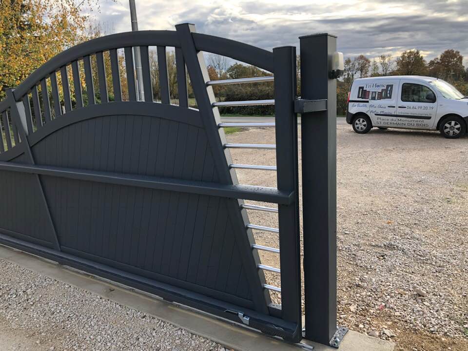 Porte de garage réalisation Trihome