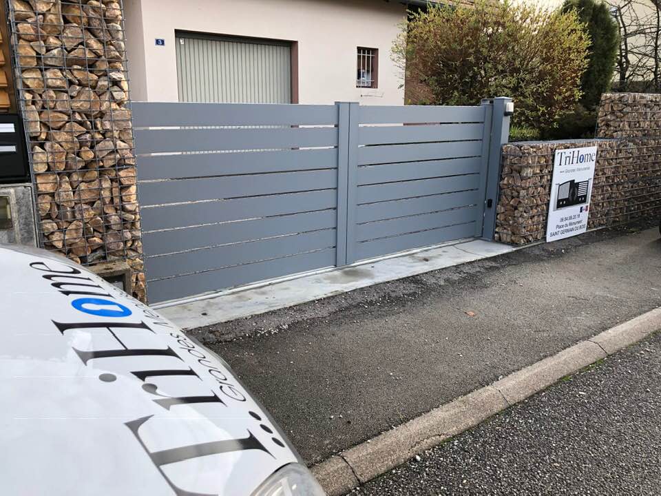 Porte de garage réalisation Trihome