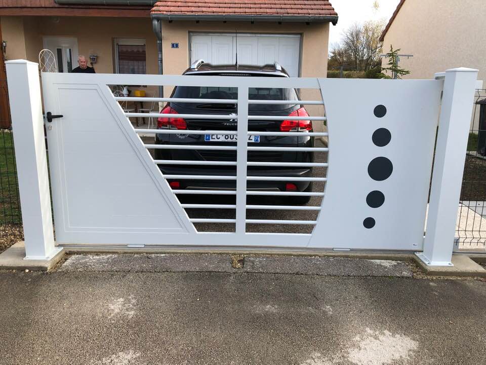 Porte de garage réalisation Trihome