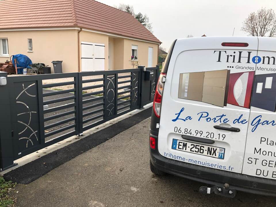 Porte de garage réalisation Trihome