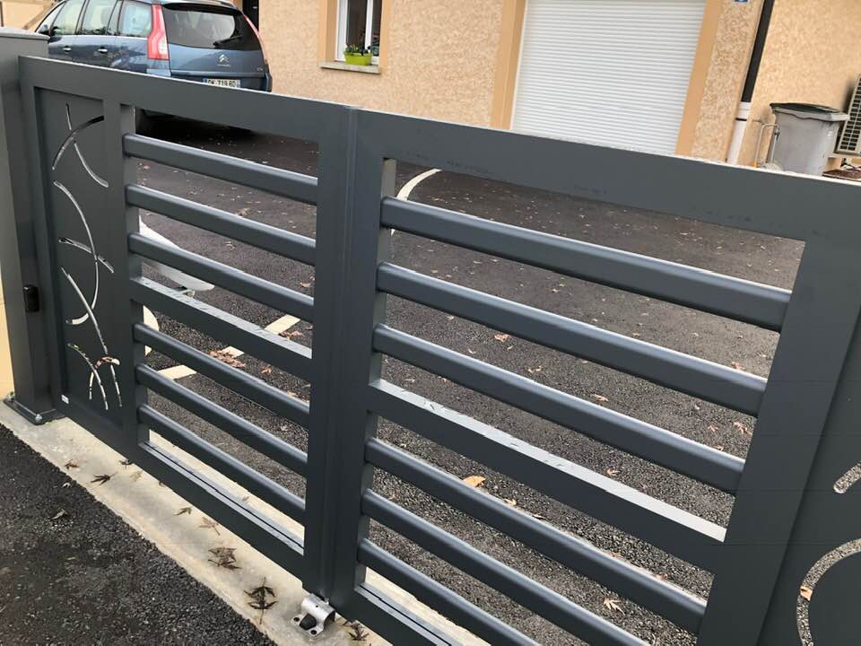 Porte de garage réalisation Trihome