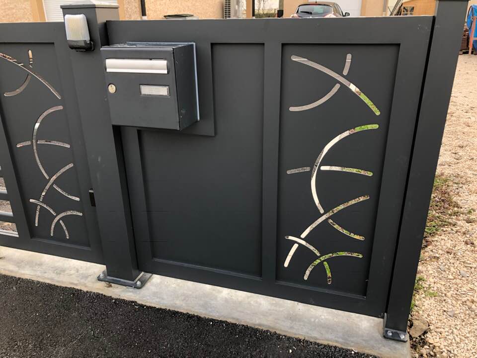 Porte de garage réalisation Trihome