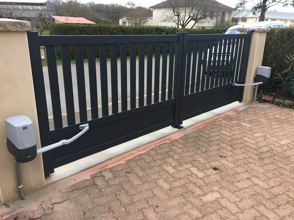 Porte de garage réalisation Trihome