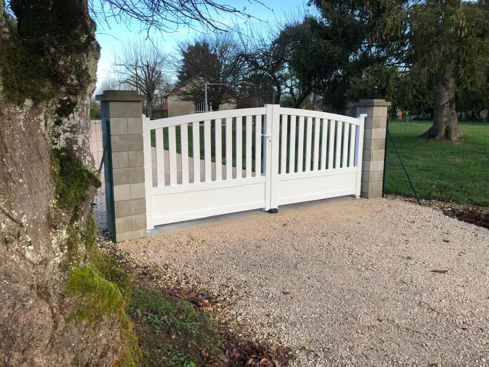 Porte de garage réalisation Trihome