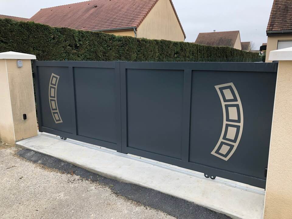 Porte de garage réalisation Trihome