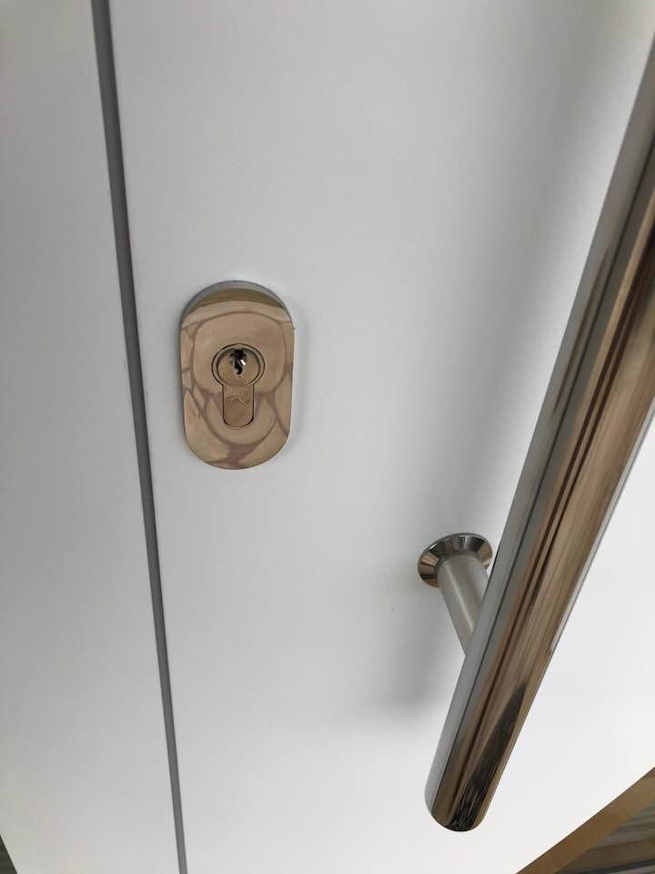 Porte d'entrée réalisation Trihome