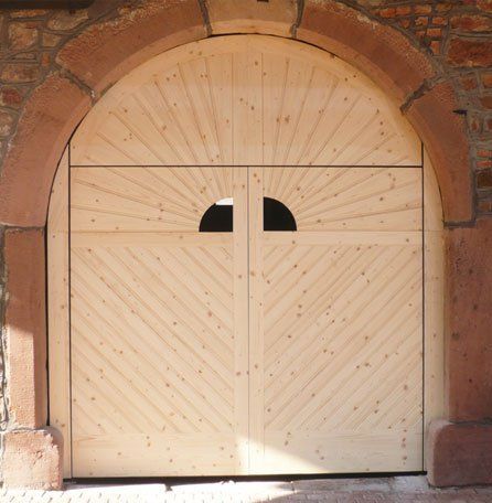 Porte de garage voutée blanche réalisation Trihome