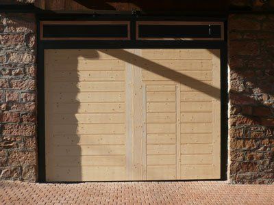 Porte de garage en bois réalisation Trihome