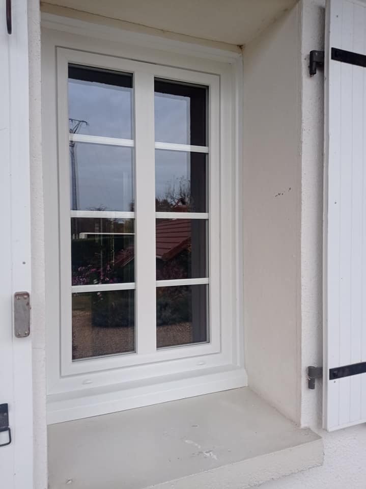 Fenêtre et porte fenêtre installées à Authumes par TRIHOME Menuiseries, en Bresse bourguignonne