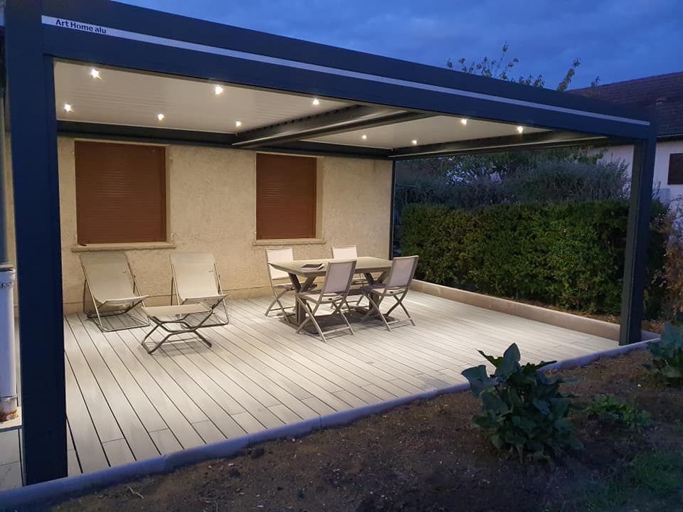 Pergola bioclimatique pose double attenante installée par TRIHOME Menuiseries à Chatenoy-le-Royal en en Bresse Louhannaise