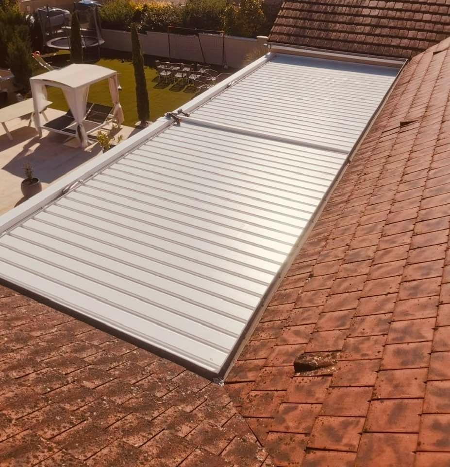 Pergola grande largeur installé par TRIHOME Menuiseries à Beaune