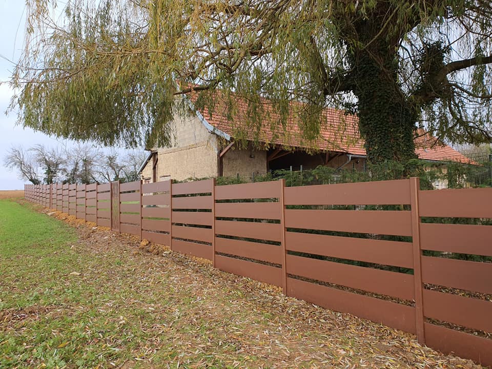 Portail et clôture sur mesure 48 mètres installés par TRIHOME Menuiseries à Saint-Bonnet-en-Bresse