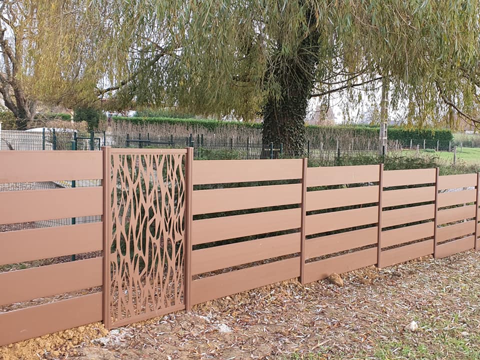 Portail Klo attractiv art et clôture installés à Saint-Bonnet-en-Bresse par TRIHOME Menuiseries, en Bresse bourguignonne