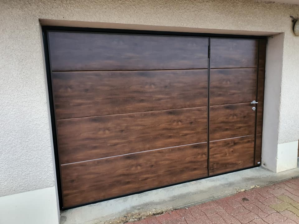 Porte de garage Wedoor sur mesure installée par TRIHOME Menuiseries à Mervans, en Bresse Louhannaise