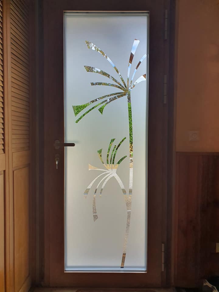 Porte d’entrée aluminium installée à Mervans par TRIHOME Menuiseries, en Bresse bourguignonne