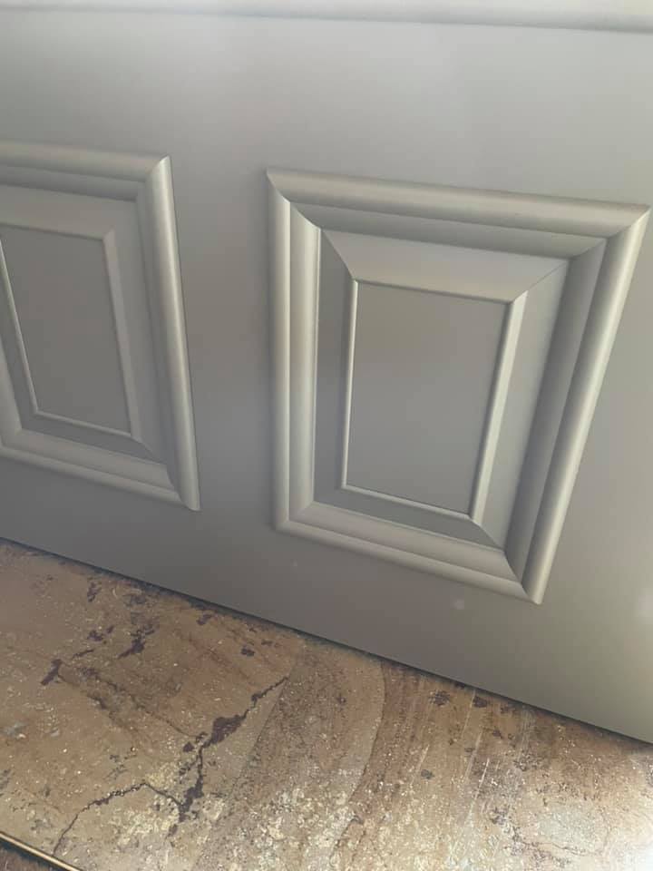 Porte d’entrée aluminium sans entretien installée à Virey-le-Grand par TRIHOME Menuiseries, en Bresse bourguignonne