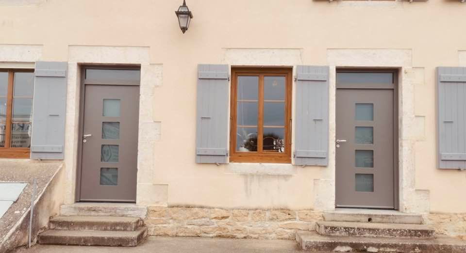Portes d’entrée acier de fabrication française installé à Rye par TRIHOME Menuiseries, en Bresse bourguignonne