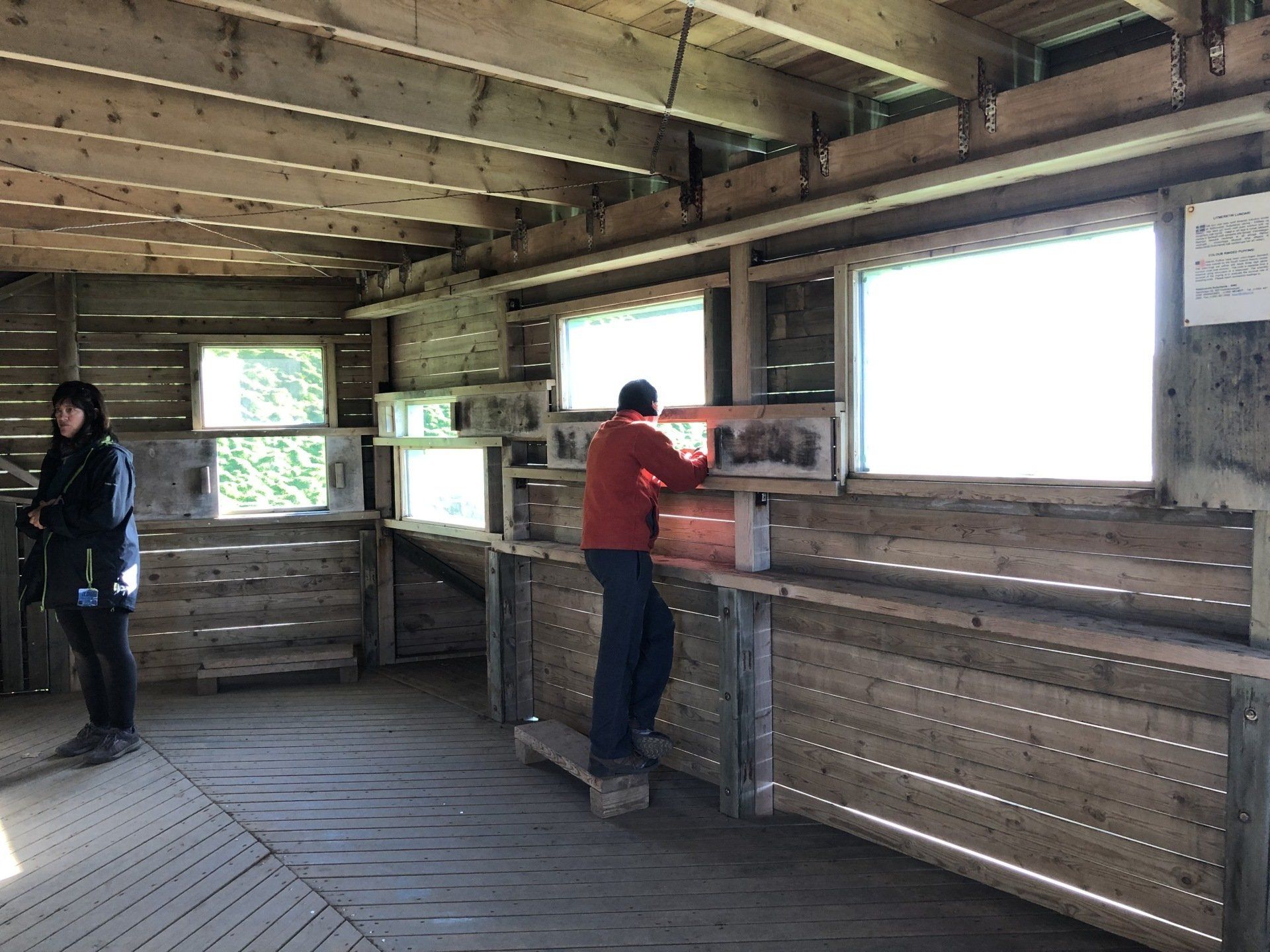 ヘイマエイ島パフィン観測小屋 Puffin Lookout