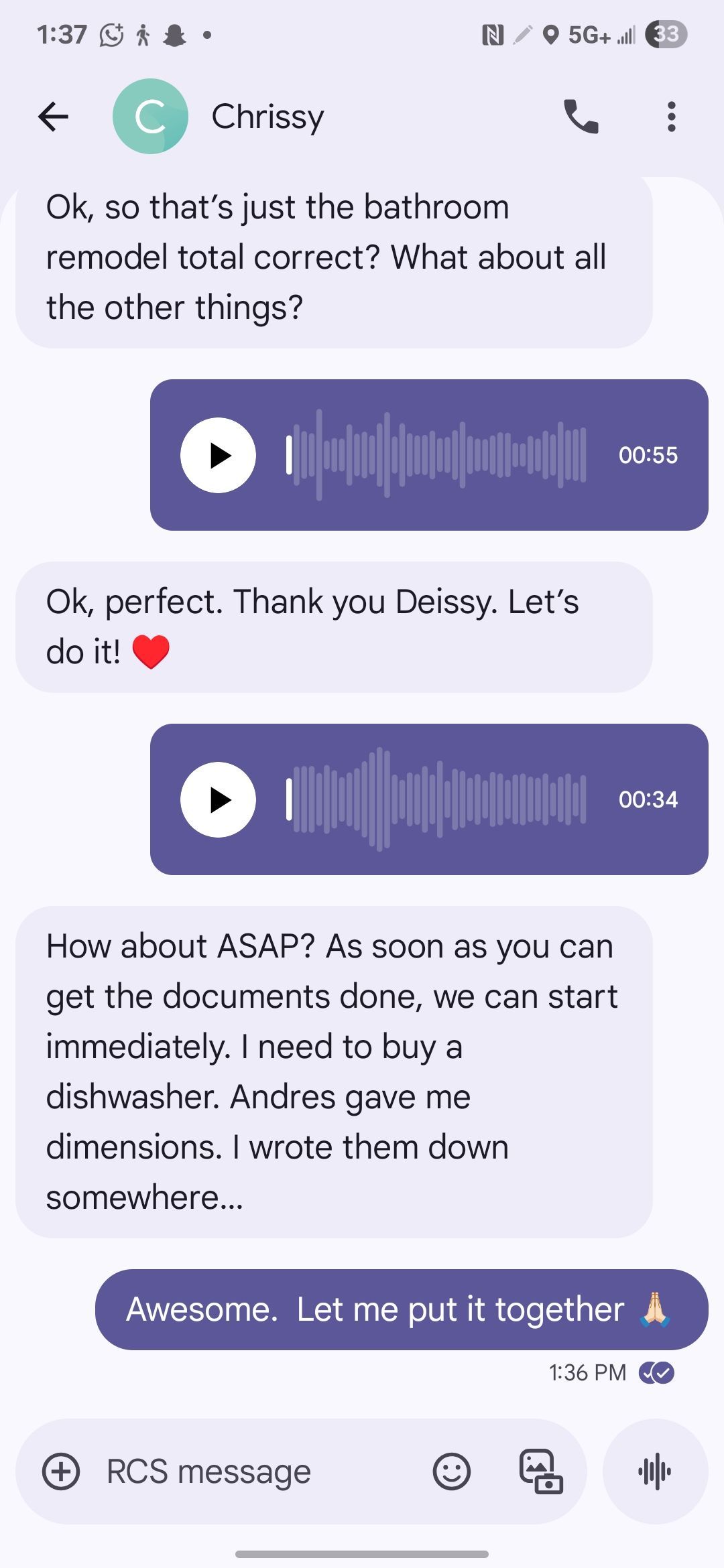 Screenshot of a chat with voice messages and text conversations.