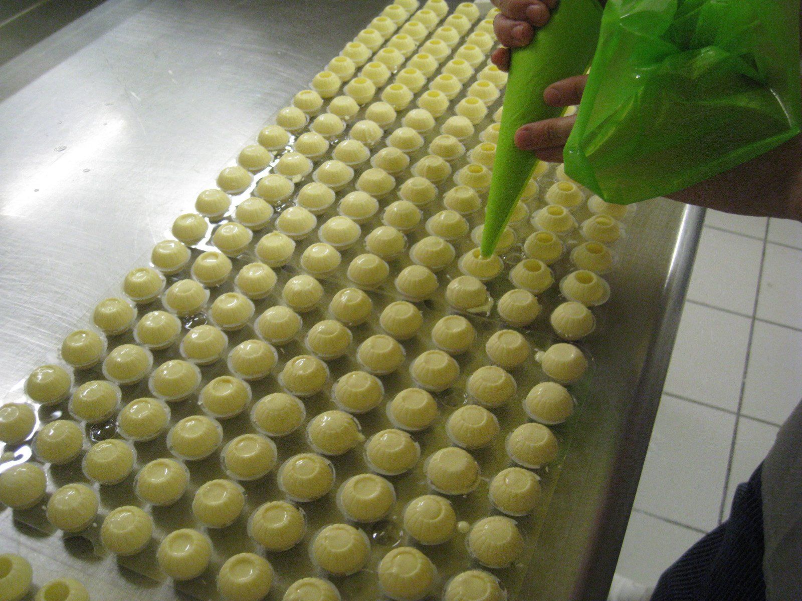 bignè decorati a mano