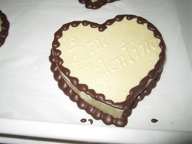 cuore di cioccolata bianca con pralline