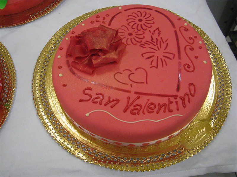 torta con pasta di zucchero alla fragola