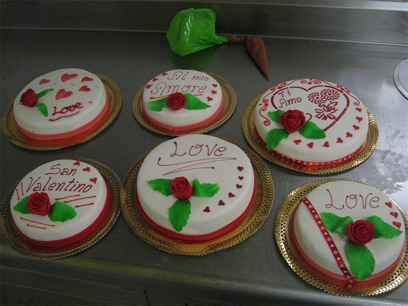 torte fresche con panna e crema alle fragole