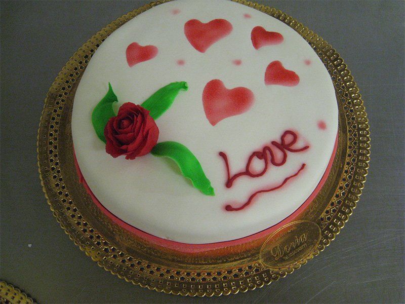 torta di san valentino con crema alla fragola