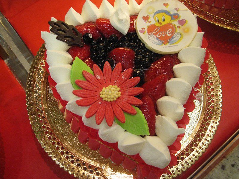 torta artistica con fragoline e more