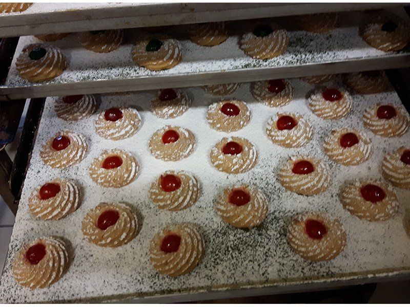 biscotti al forno con ciliegia