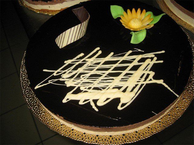 torta farcita al cioccolato